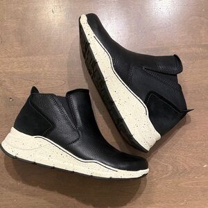 Bionica Ortholite Oana Black off White Womens 7.5 7 1/2 Slip-On Shoes Leather AW